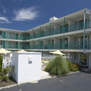 Shangri-La Motel